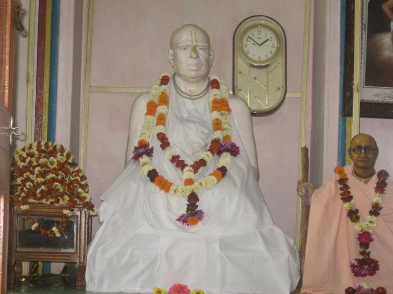 Samadhi de Srila Bhaktivinoda Thakura no Svananda Sukhada Kunja