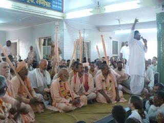 Gurudeva no Parikrama em Yogapitha, Antardvipa-