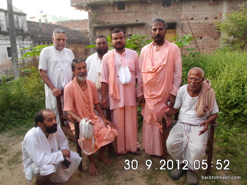 Sriman Siddhanatha Prabhu junto a devotos em Vrindavana