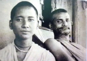 Srila Bhakti Prajnana Kesava e seu servo Ananga Mohan