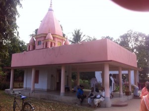 Darsan de Advaita Bhavan, a casa de Advaita Acarya, em Navadvipa Parikrama 2015