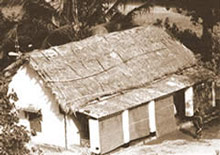 Cabana pessoalmente contruída por Srila Goura Govinda para Srila Prabhupada na entradada do Sri Krsna Balarama Mandir, Bhubaneswar, India.