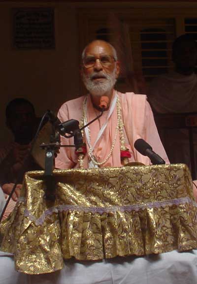 Jhulana Yatra com Srila Gurudeva no Sri Rupa Sanatana Gaudiya Matha.